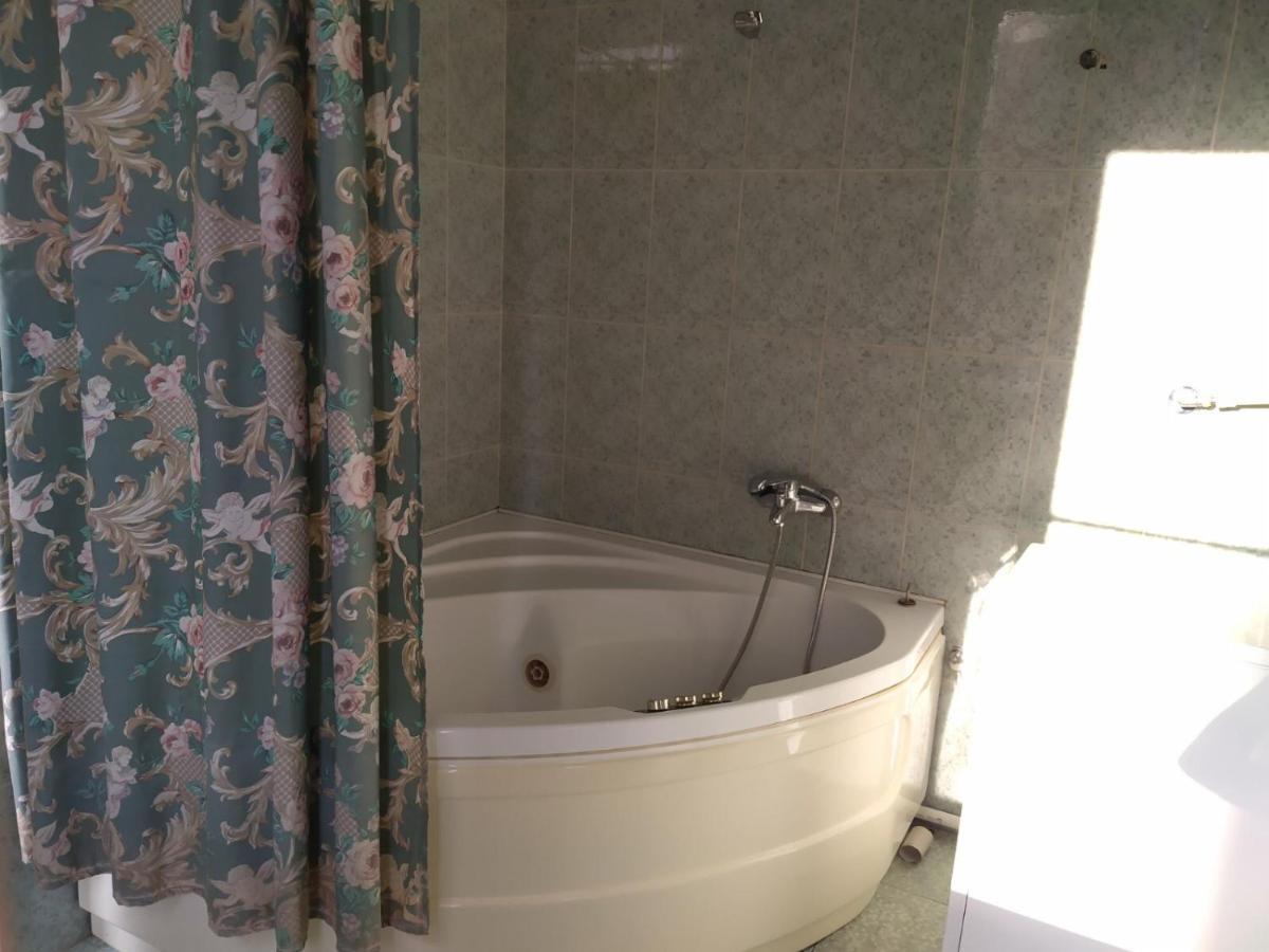 Lux In The Center With Jacuzzi Most City Area Dnipro Exterior foto